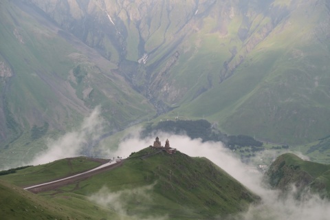 6_4_Gergeti_Trinity_Church_43