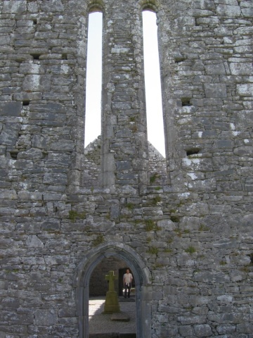 Burren_30_CorcomroeAbbey
