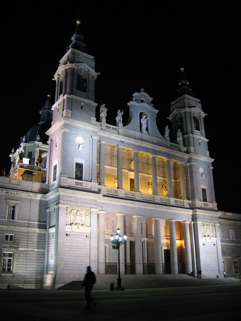 16Madrid_Catedral_Night_0