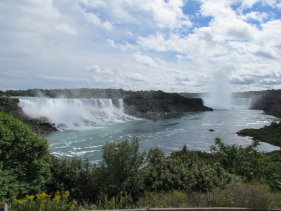 Niagara_falls_Canada_00