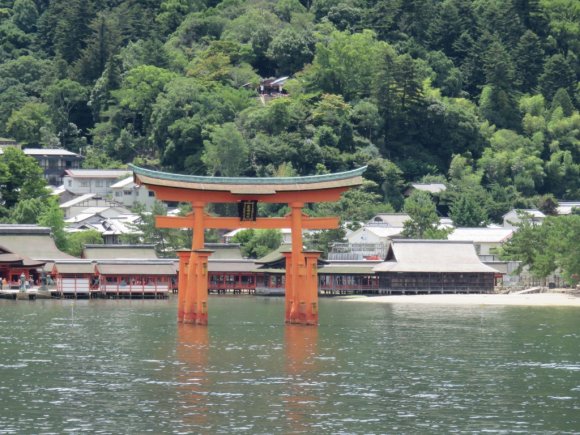 2_Itsukushima_shrine_16_b