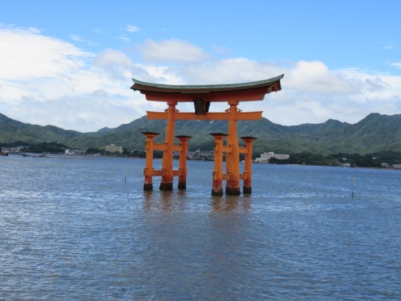 2_Itsukushima_shrine_17_b