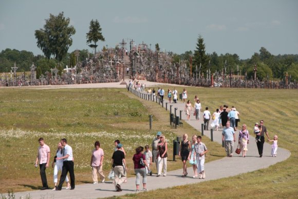 2_Hill_of_crosses_22