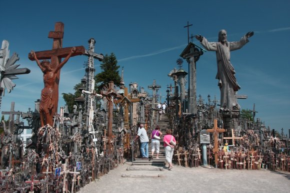 2_Hill_of_crosses_30